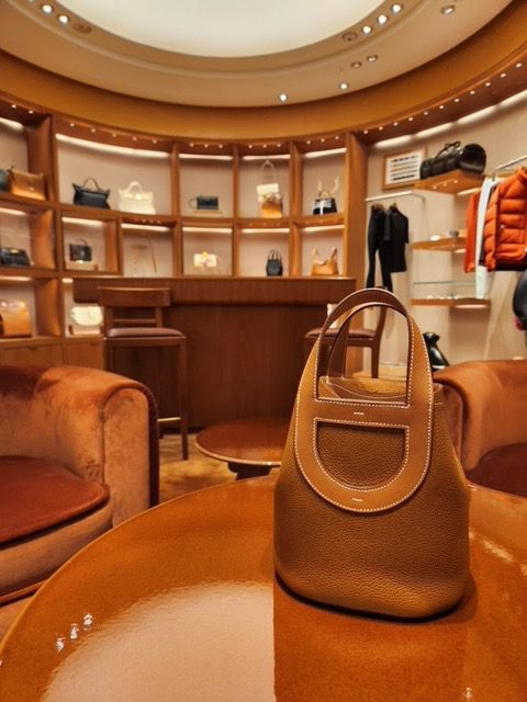 First Look at the New Hermès 'In the Loop' Bag - PurseBop