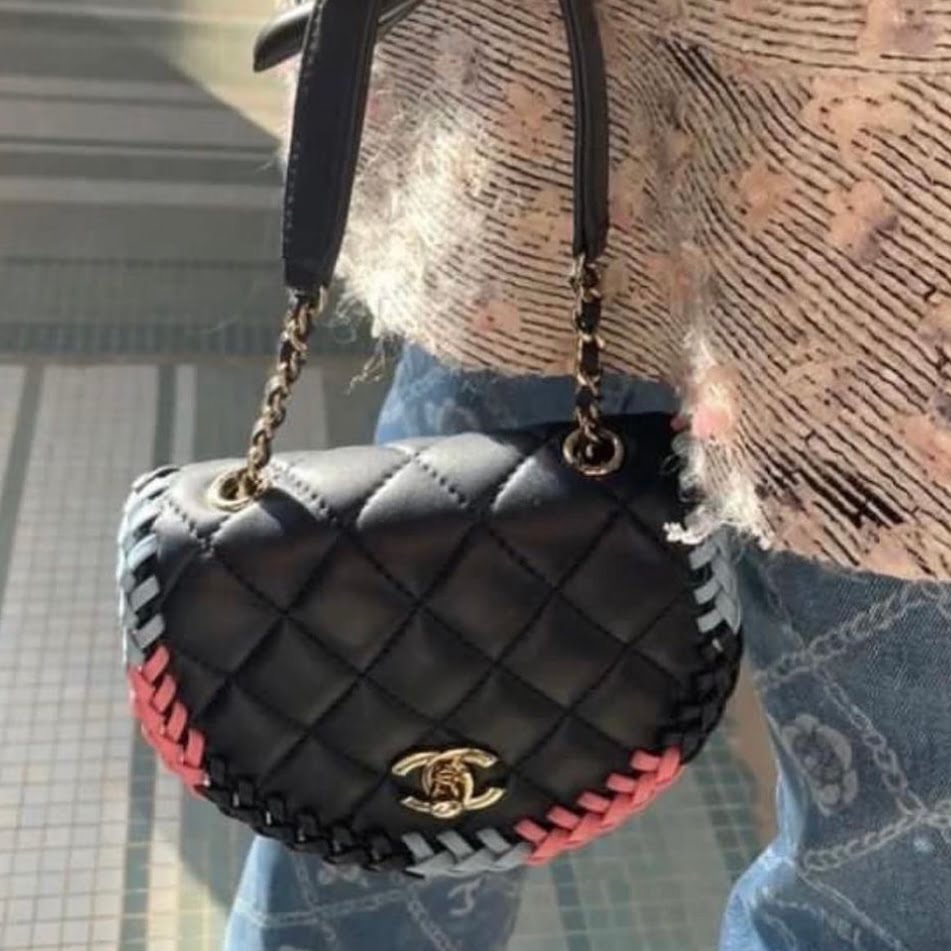 Chanel 2022/23 Métiers d'art Collection Is Big on Bags - Large and