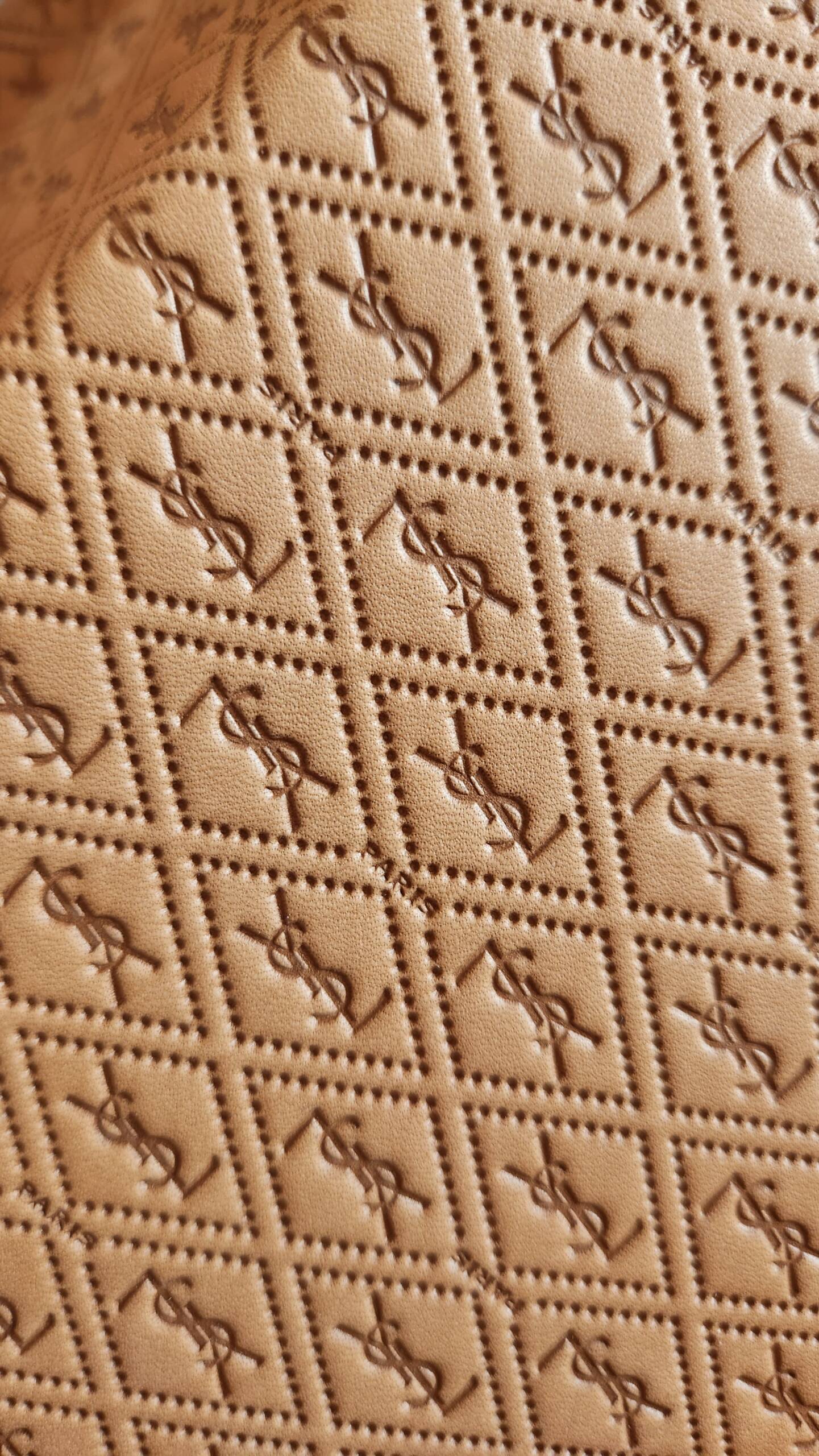 take-away box in leather