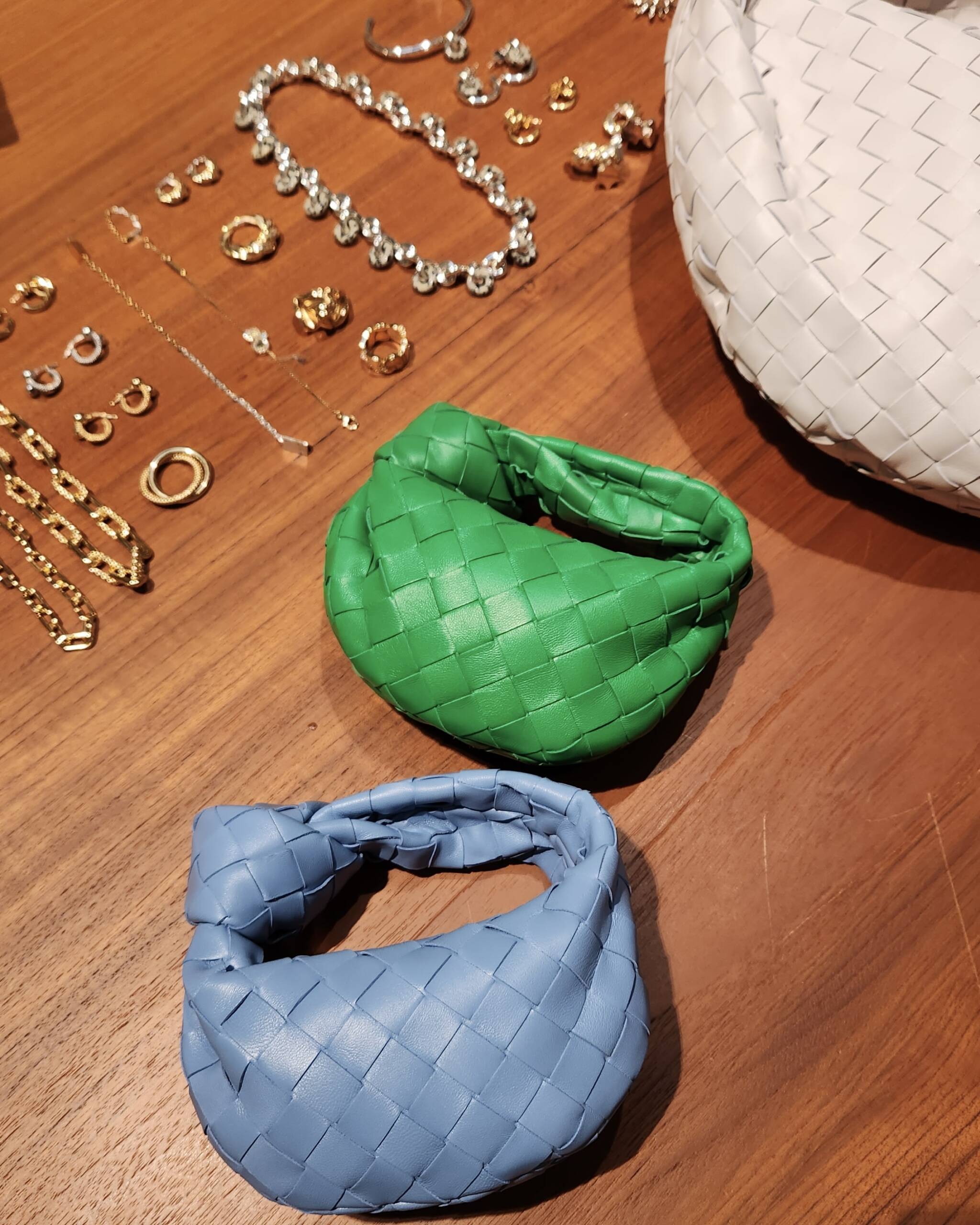 Candy Jodie Leather Shoulder Bag in Green - Bottega Veneta