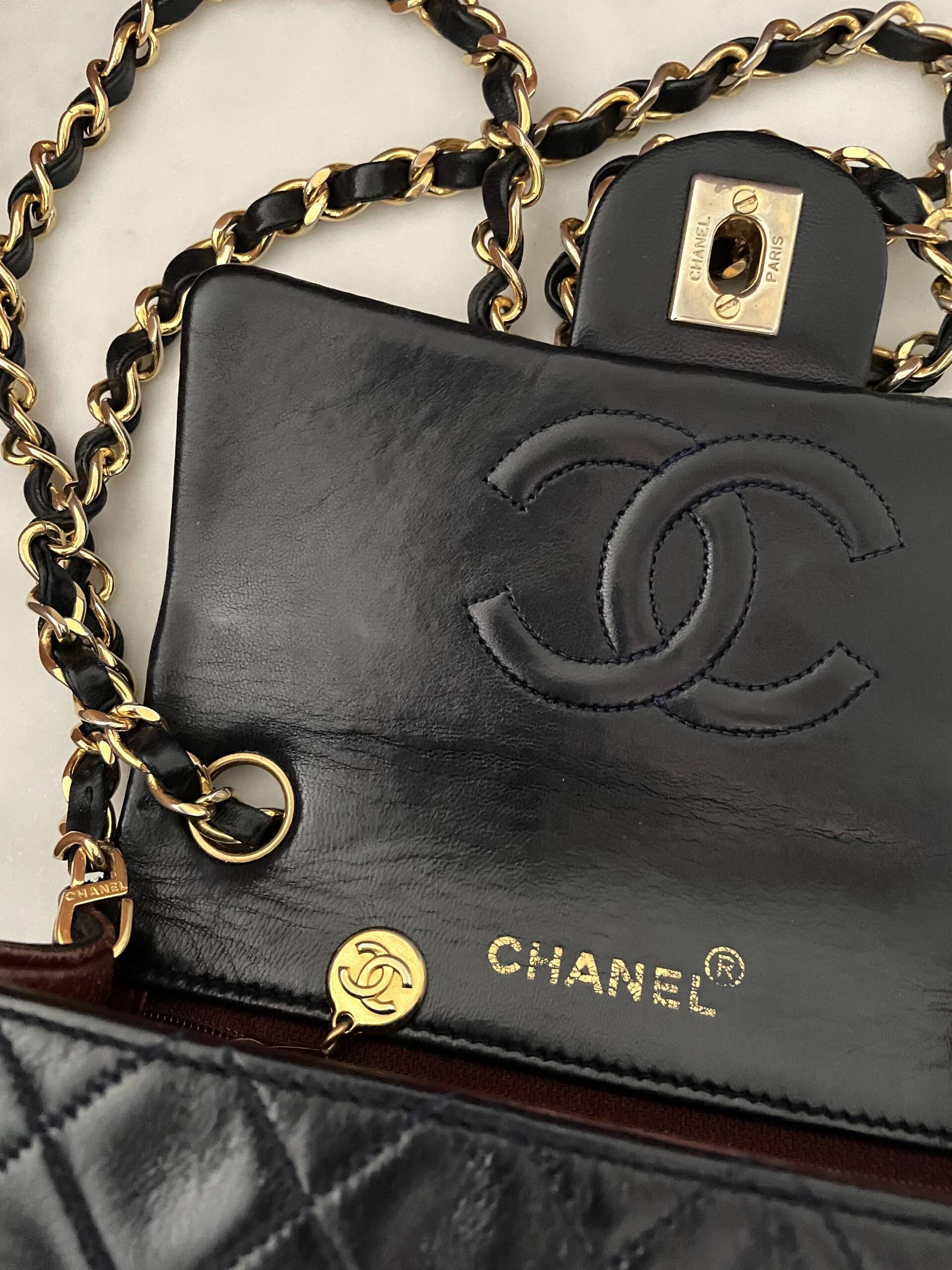 Uber Finds Vintage Fashion Store - Did you know that your vintage Chanel is  made with real gold? 🤔 . Prior to 2009, Chanel bags were made with real  24k gold hardware.