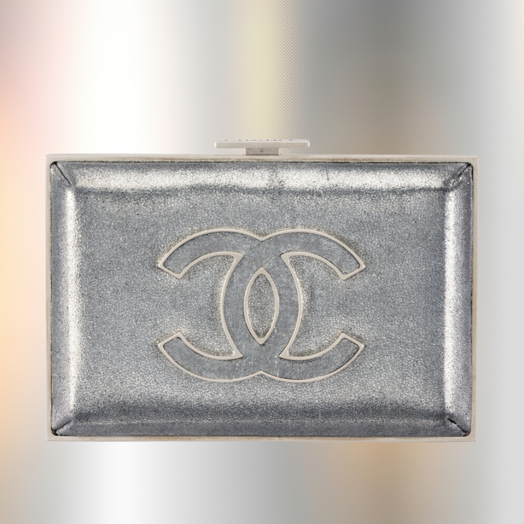 clutch chanel timeless