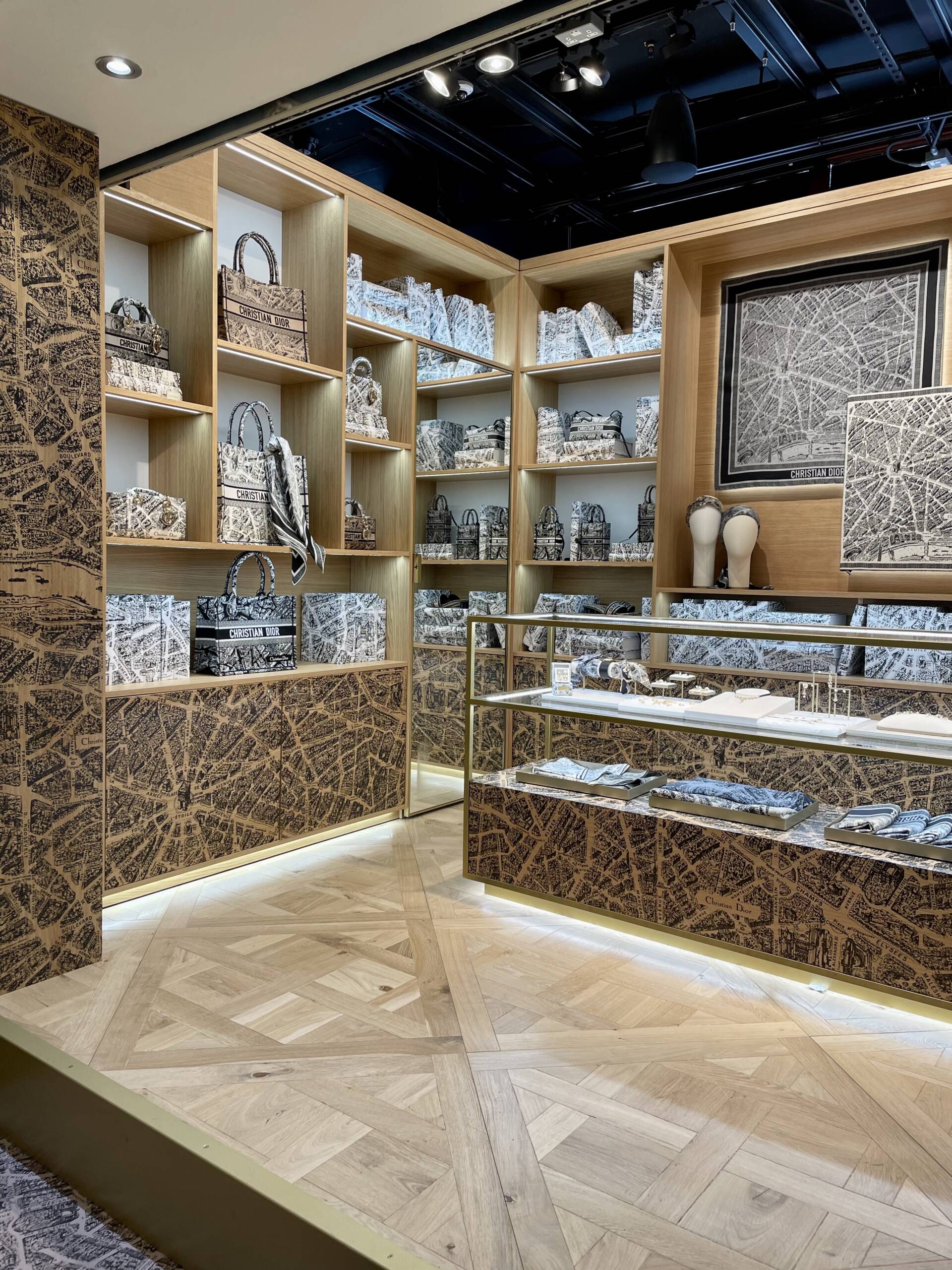 Louis Vuitton Pop-up Store in Harrods - Luxury RetailLuxury Retail