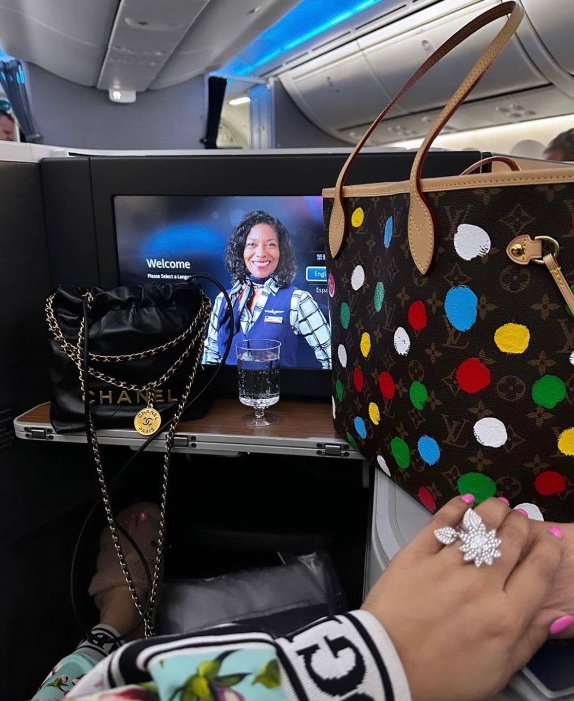 Louis Vuitton x Yayoi Kusama Neverfull picture on an airplane