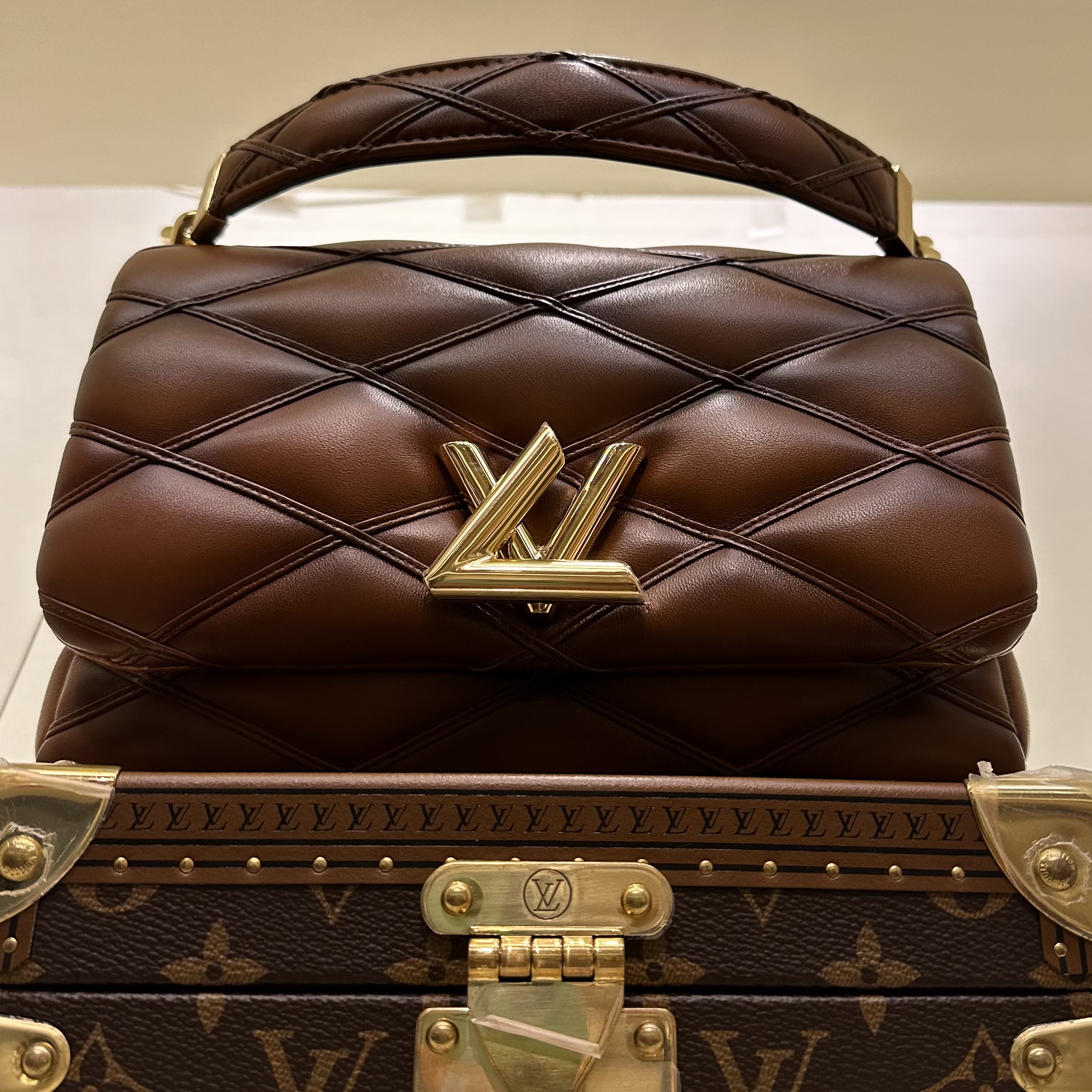 Celebs and their Louis Vuitton luggage go hand in hand