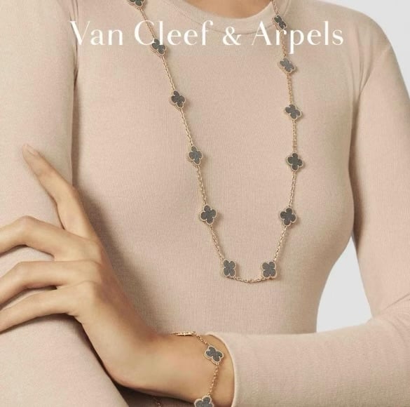 Official Photo of New Stones. Image courtesy Van Cleef & Arpels