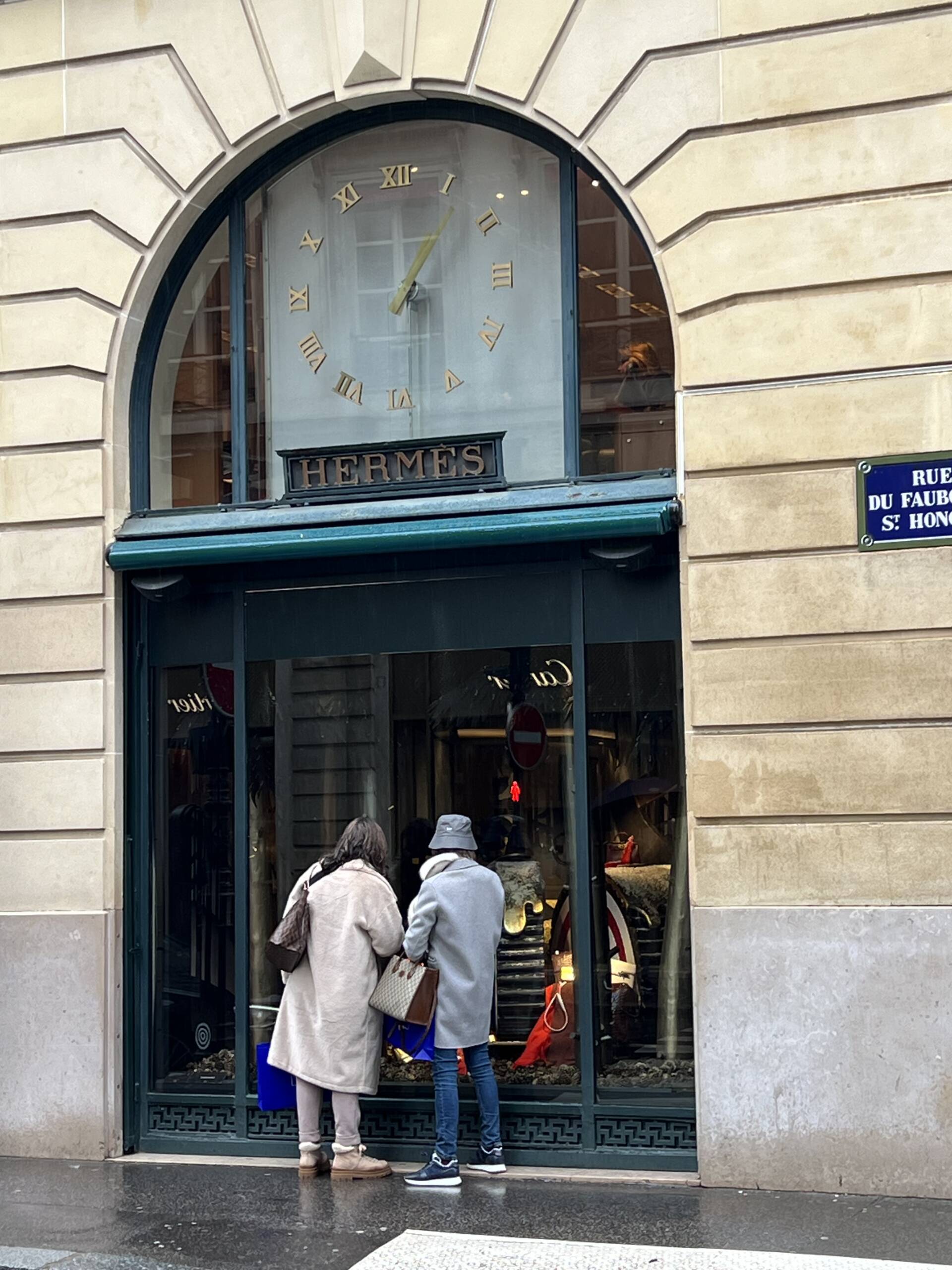Experience Shopping in Paris with Live Diary Updates | hermes fsh | hermes leather appointment | shopping in paris | paris tips | paris blogger | chanel paris | chanel rue cambon