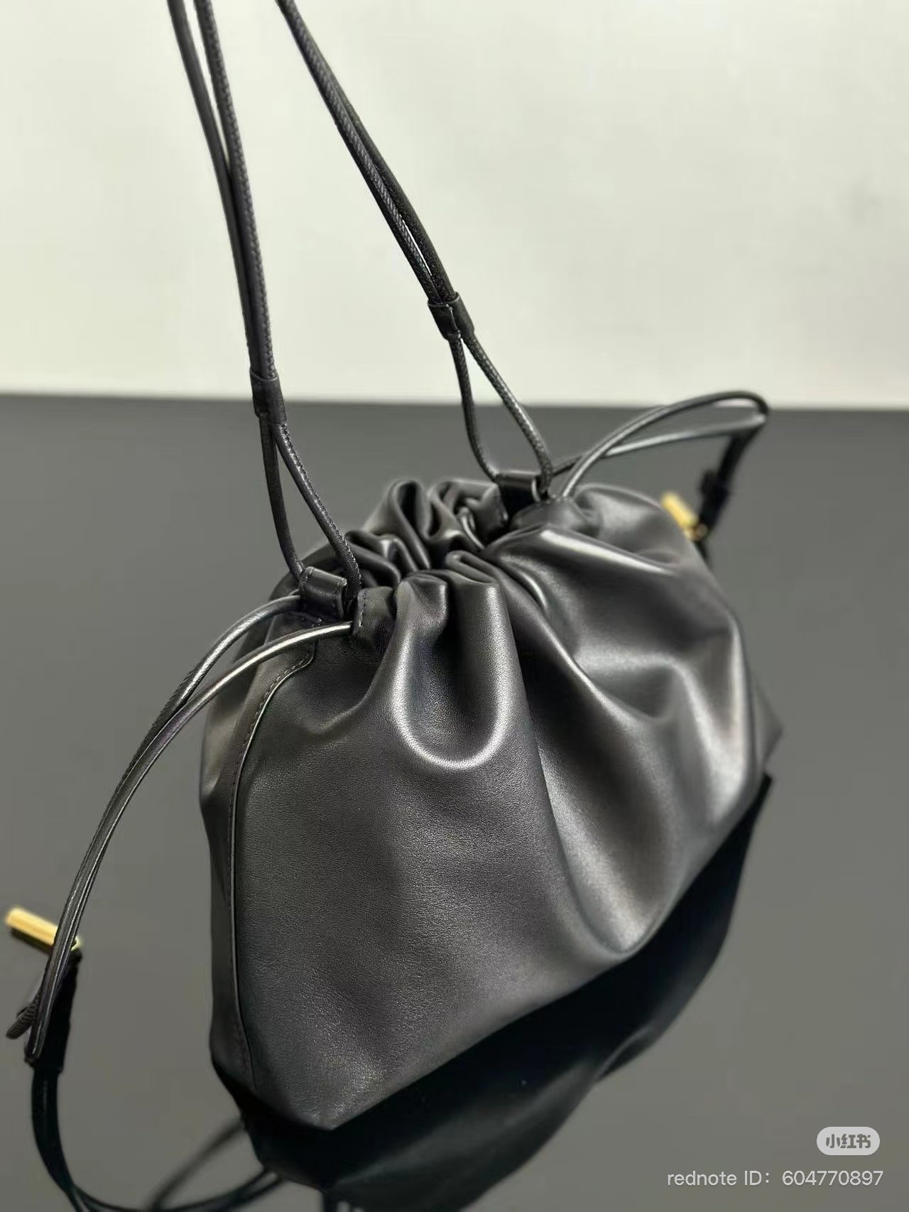 the row angy bag black