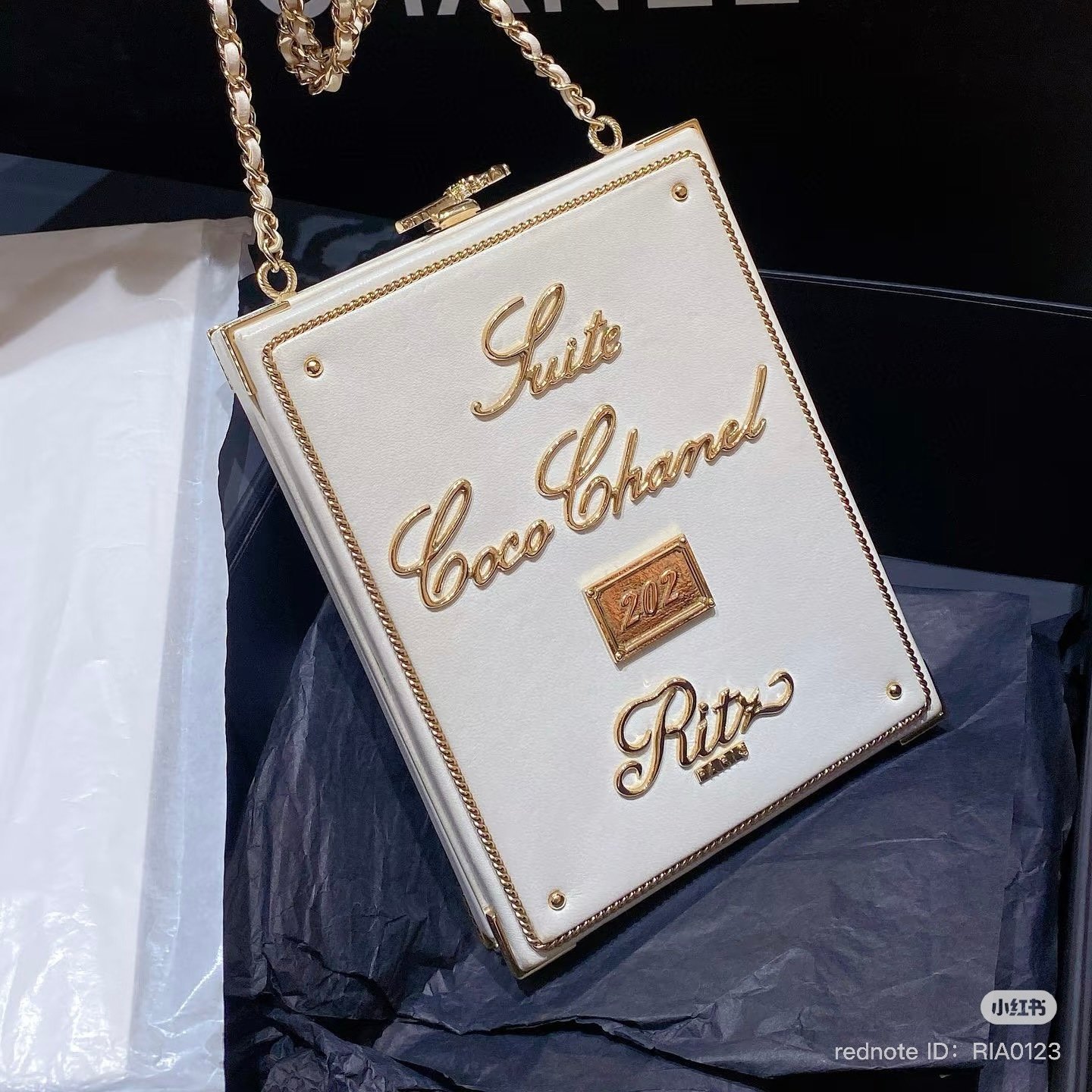 Chanel Paris-Cosmopolite Métiers d'Art Ivory Lambskin Leather Suite Coco Chanel Ritz Key Card Minaudière