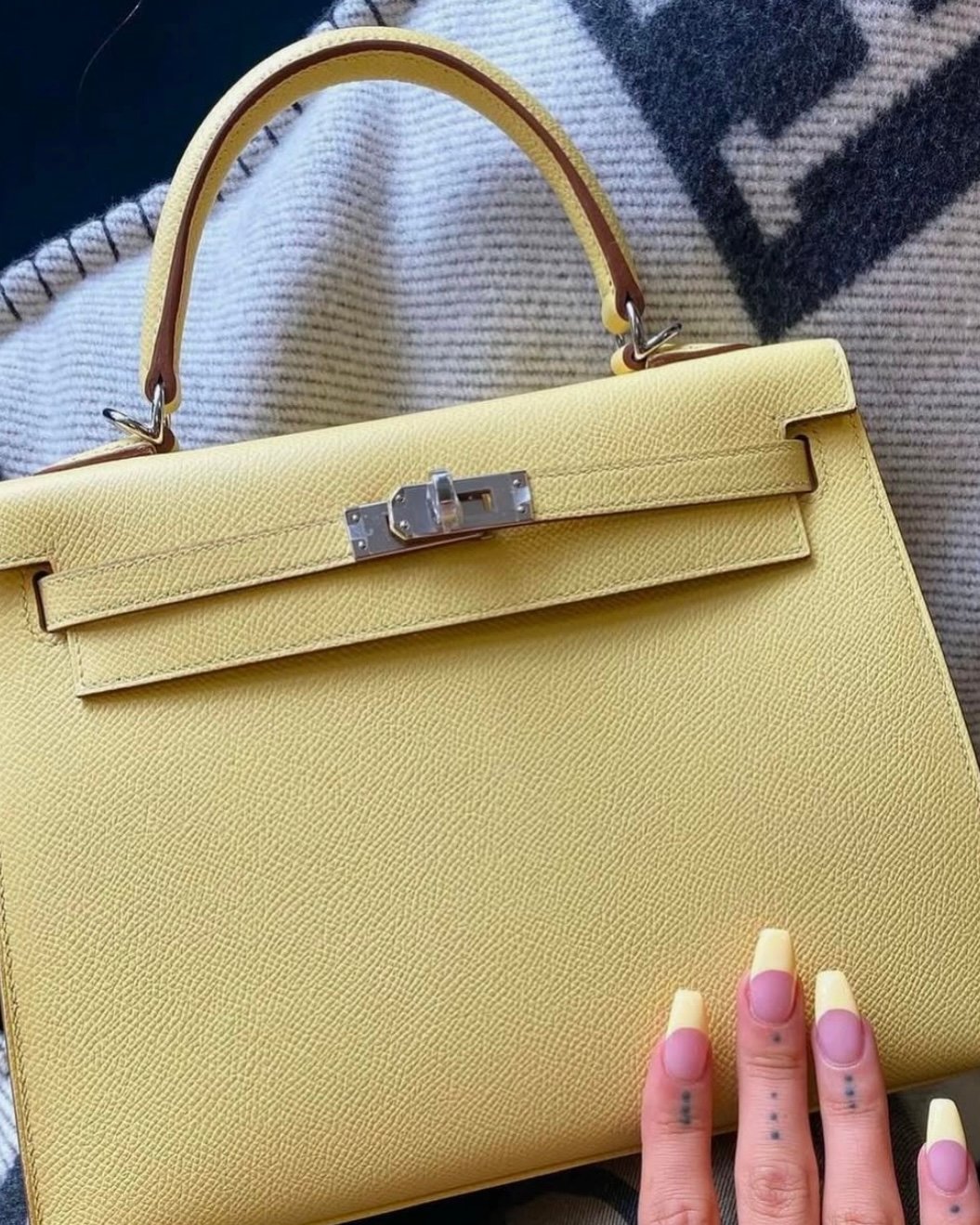hermès kelly 25 jaune poussin