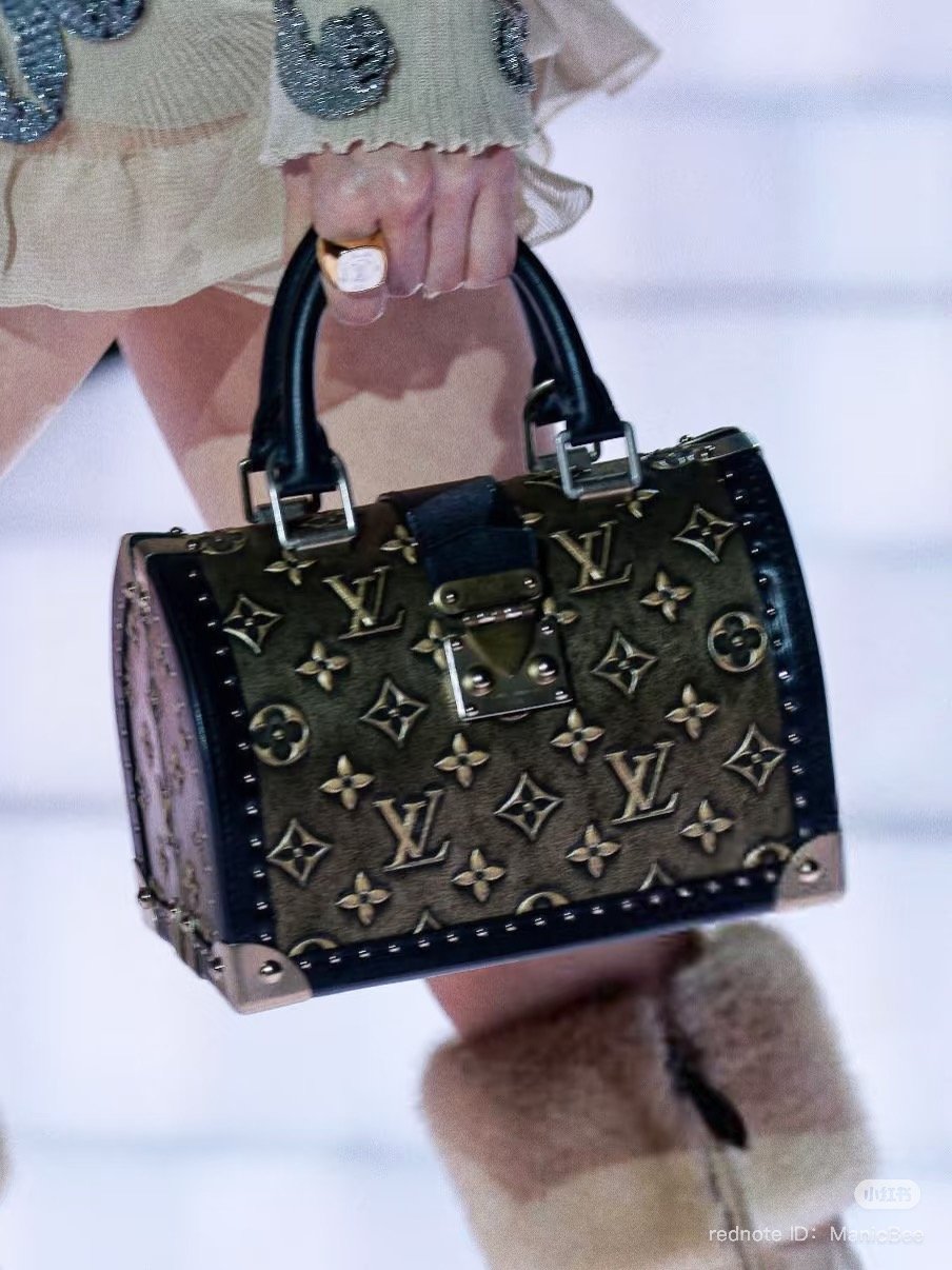 louis vuitton cruise 2026 collection speedy trunk