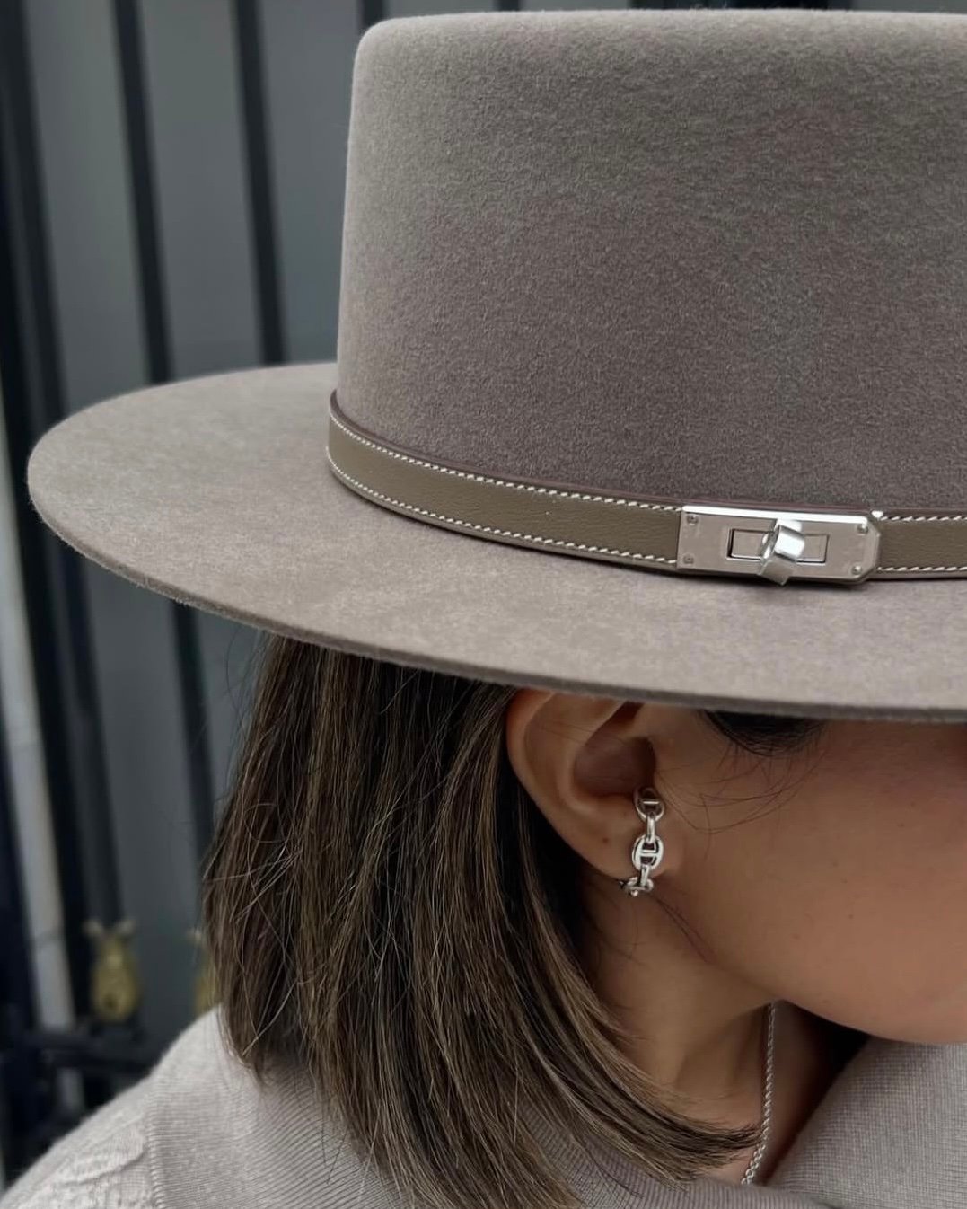 hermes kelly belt in etoupe with palladium hardware used for a hat border