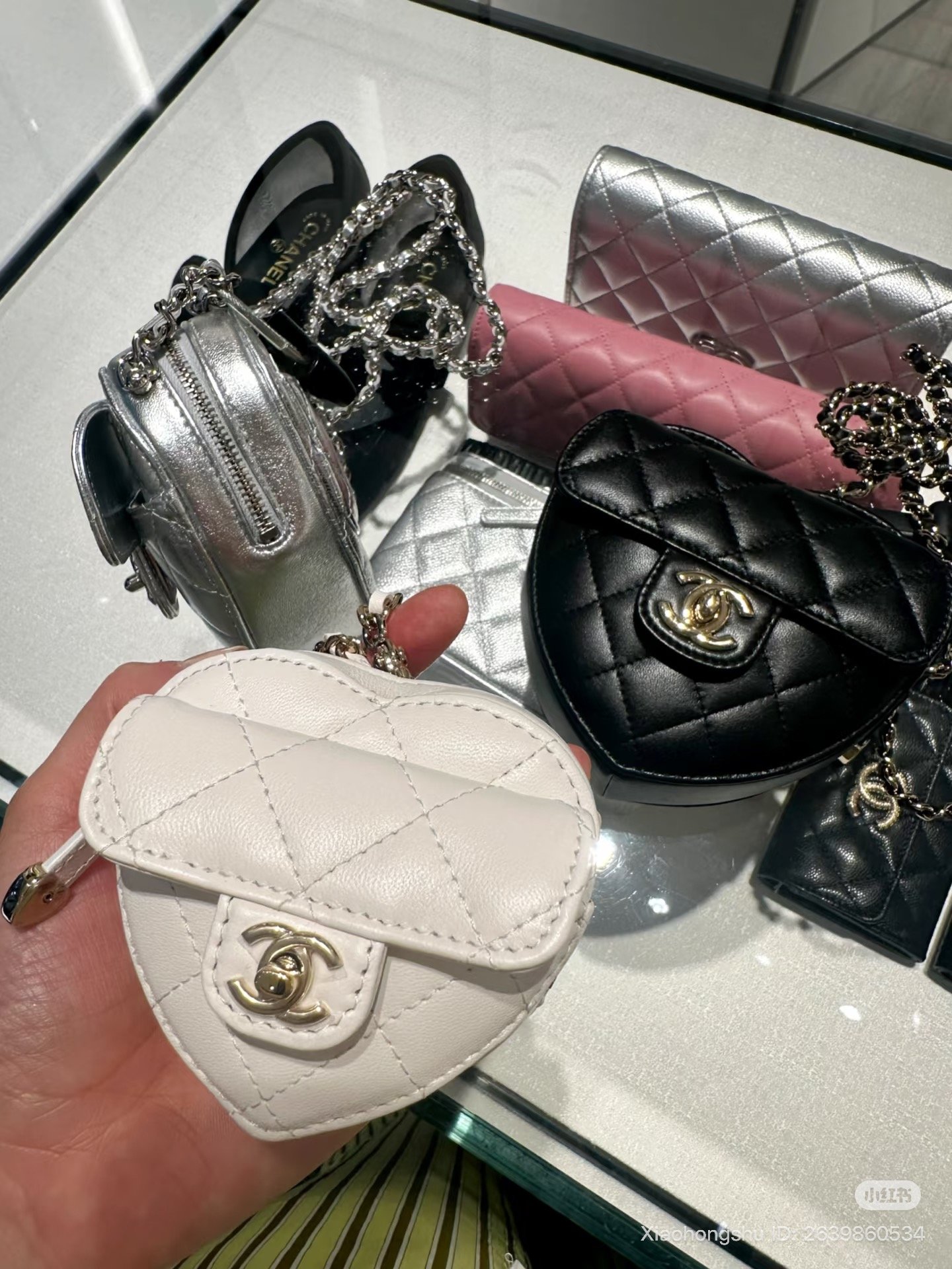 【ハート型が可愛い♡】CHANELショルダーバッグ ミニ 25B Chanel Heart Bag Is Back!? 😱 Pre Fall Winter Collection