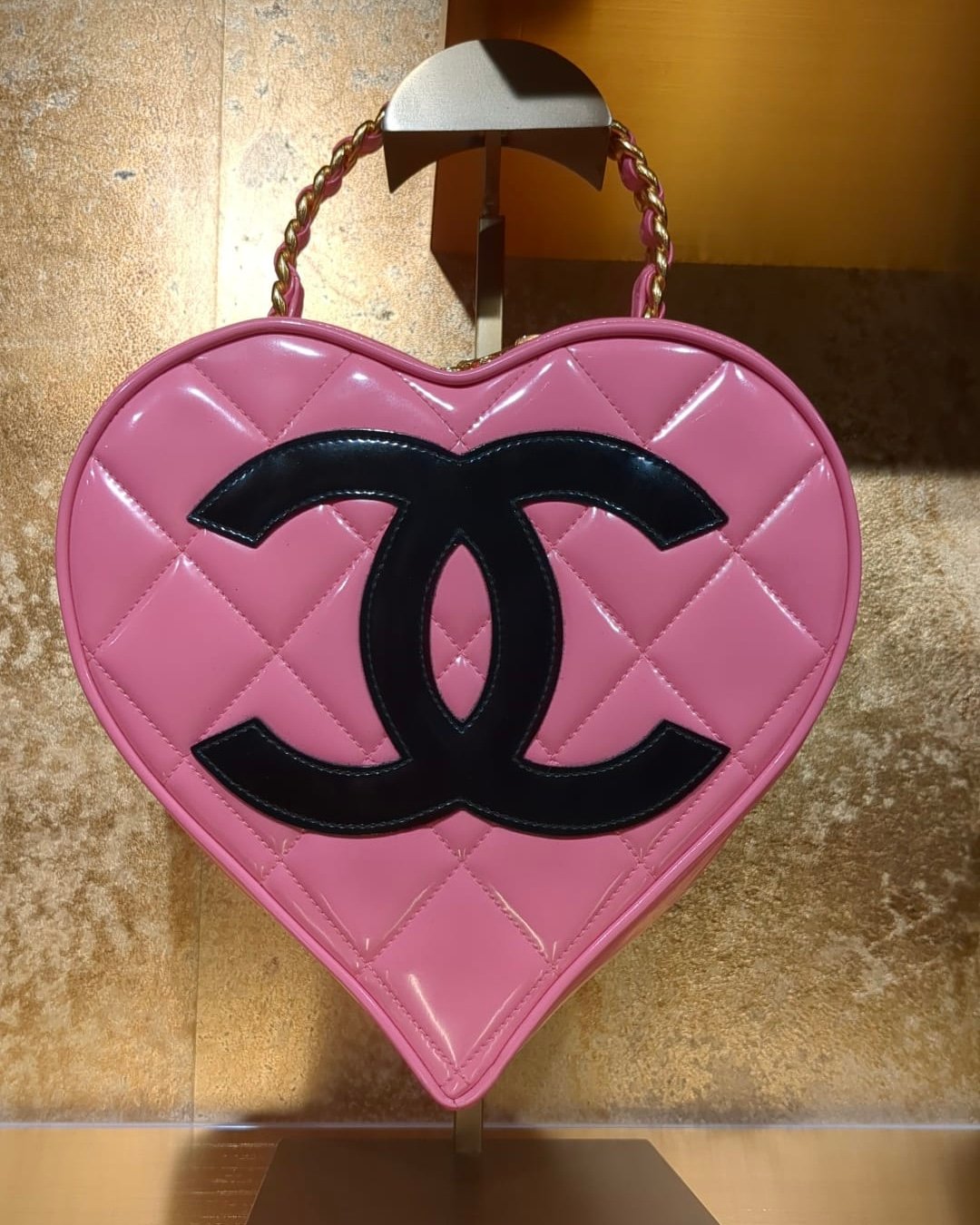 【ハート型が可愛い♡】CHANELショルダーバッグ ミニ 25B Chanel's Heart Bag Returns in 25B, and the Love Is Real