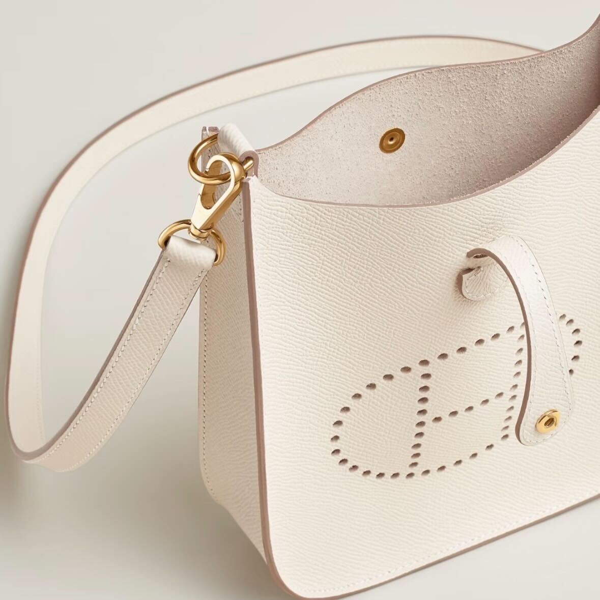 The Most Comprehensive Hermès Evelyne Bag Guide You'll Find
