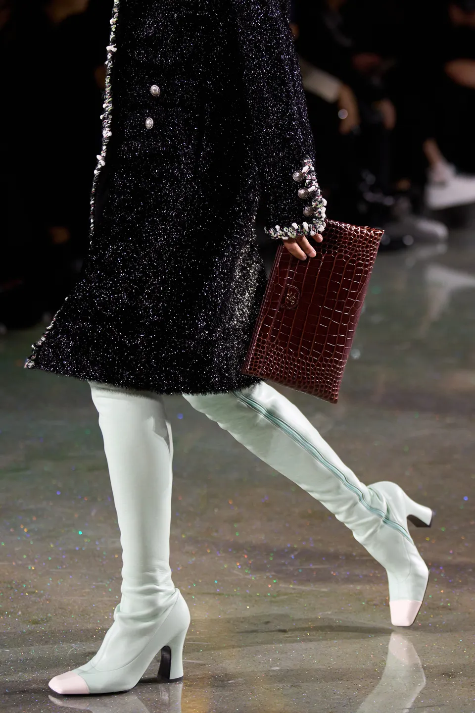 chanel fall-winter 2026 burgundy croc clutch