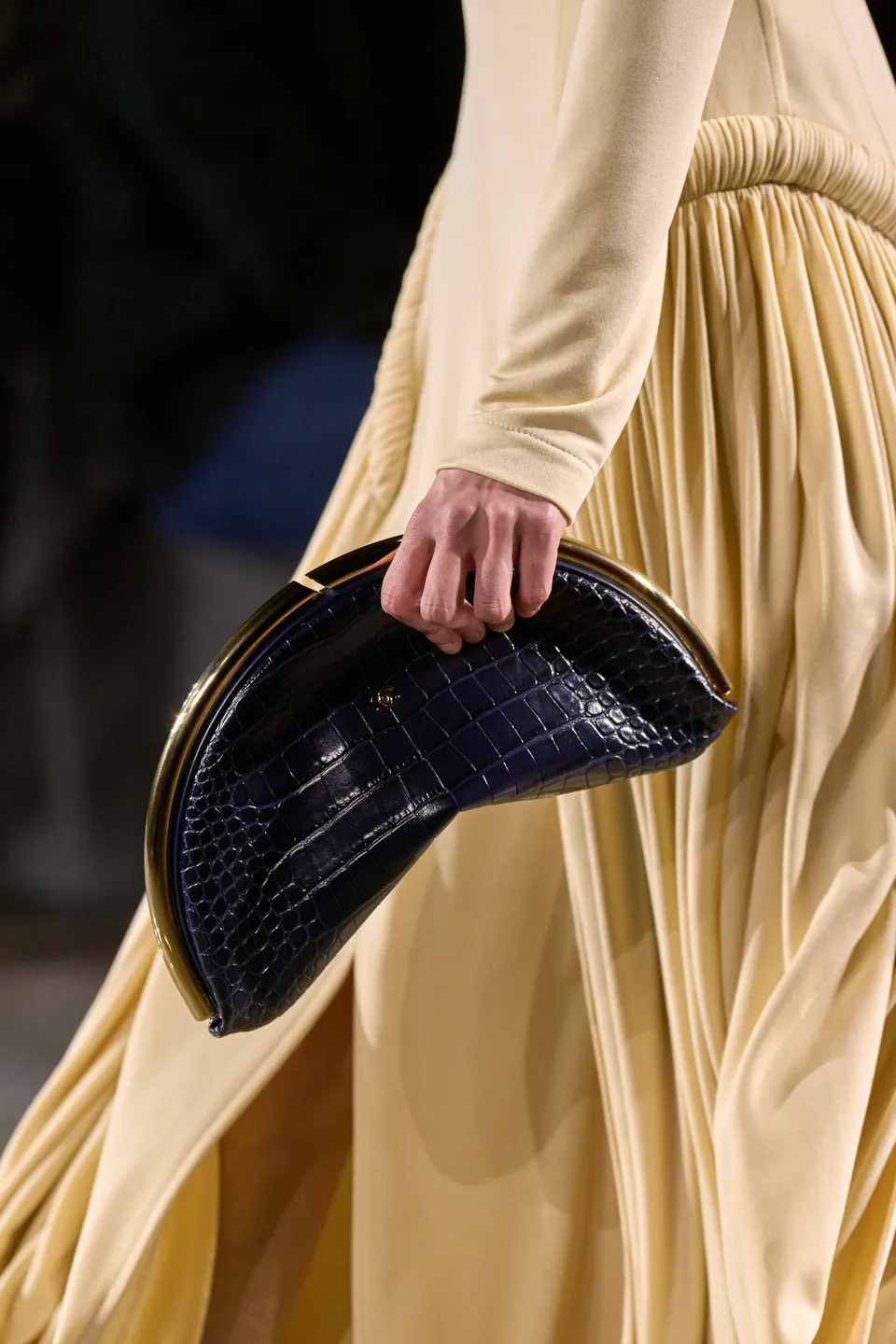 chanel fall-winter 2026 croc crescent clutch