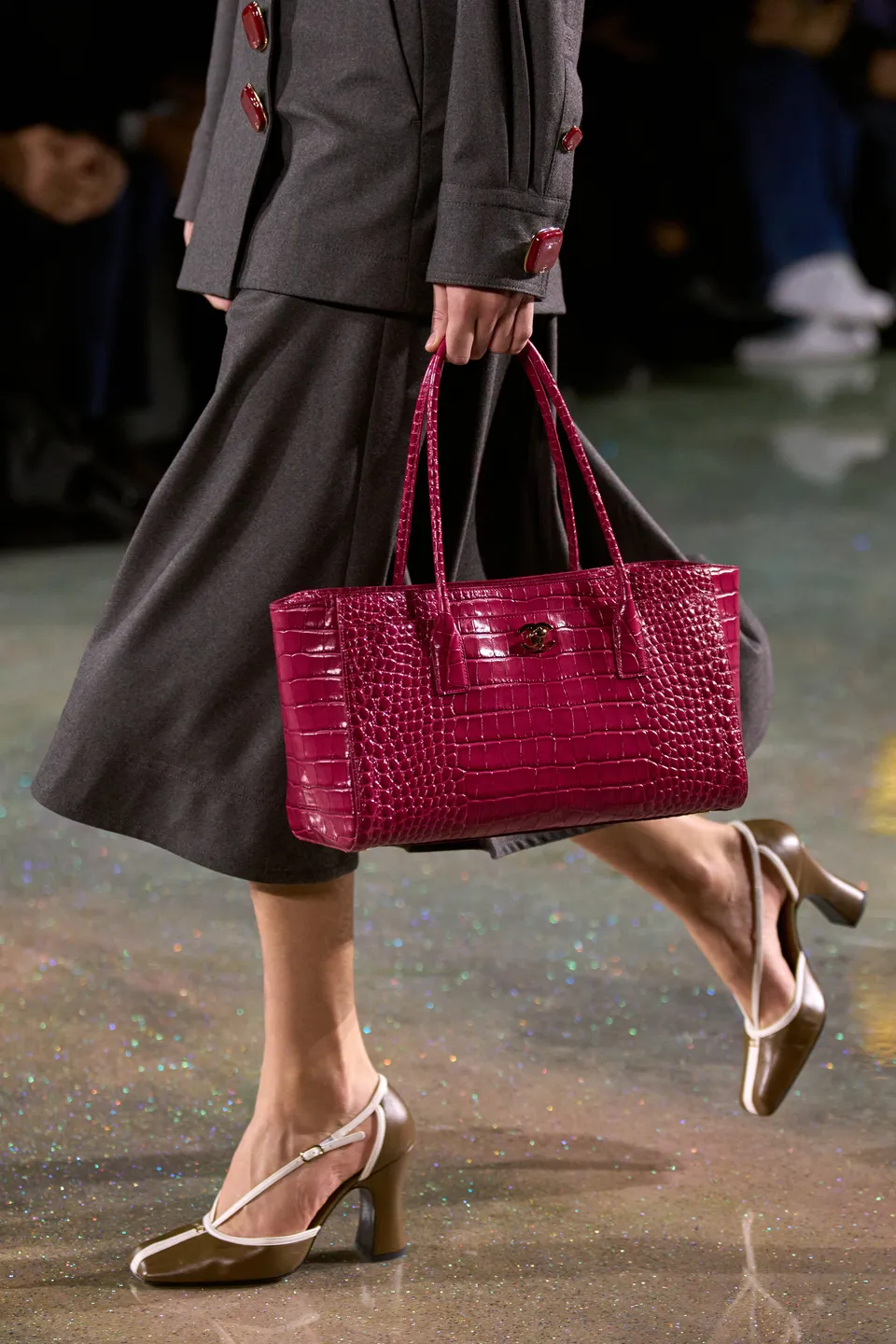 chanel fall-winter 2026 red croc tote bag