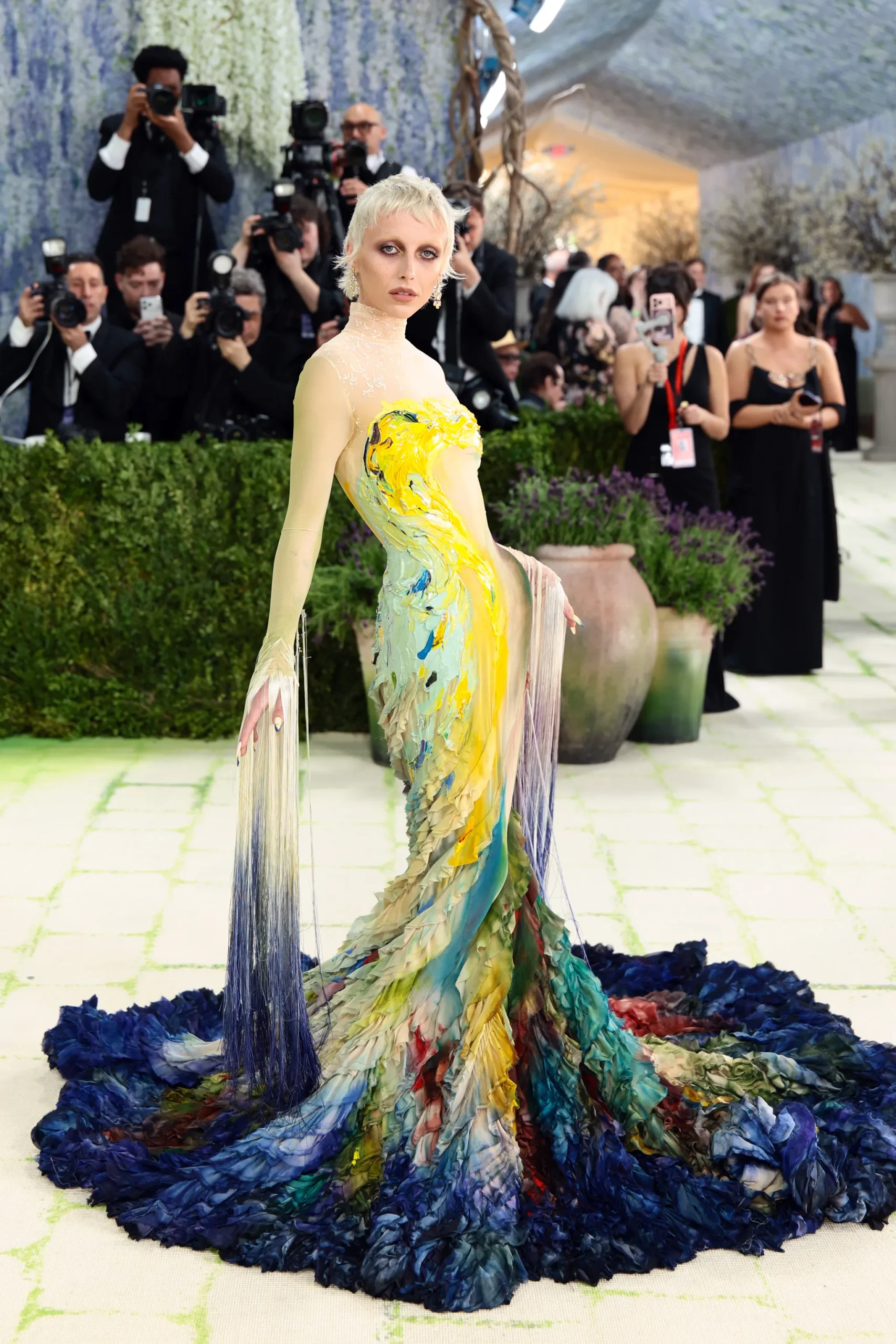 met gala 2026 handbags,met gala 2026 looks,met gala dress,met gala jennie,met gala chanel,met gala heated rivalry