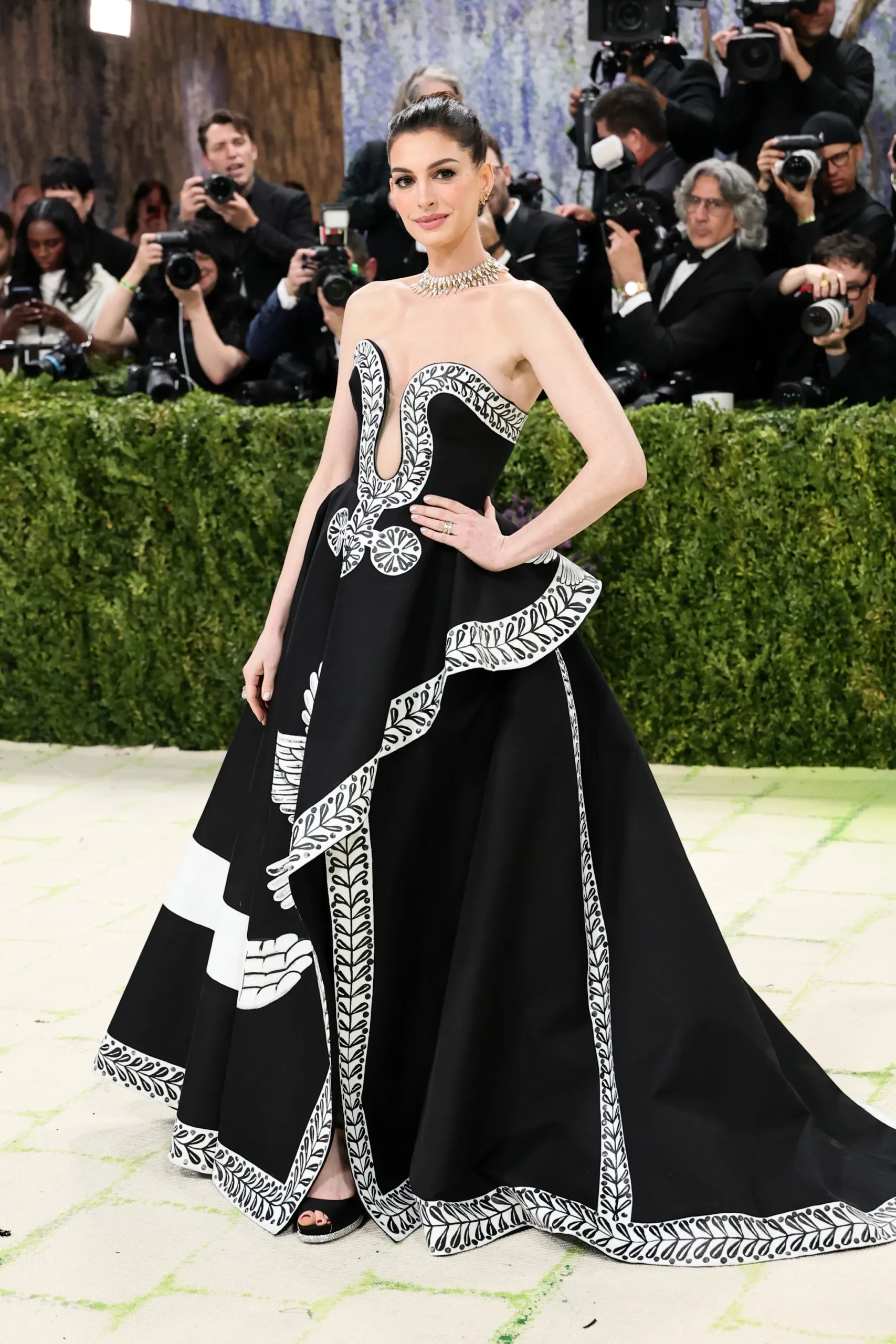 met gala 2026 handbags,met gala 2026 looks,met gala dress,met gala jennie,met gala chanel,met gala heated rivalry