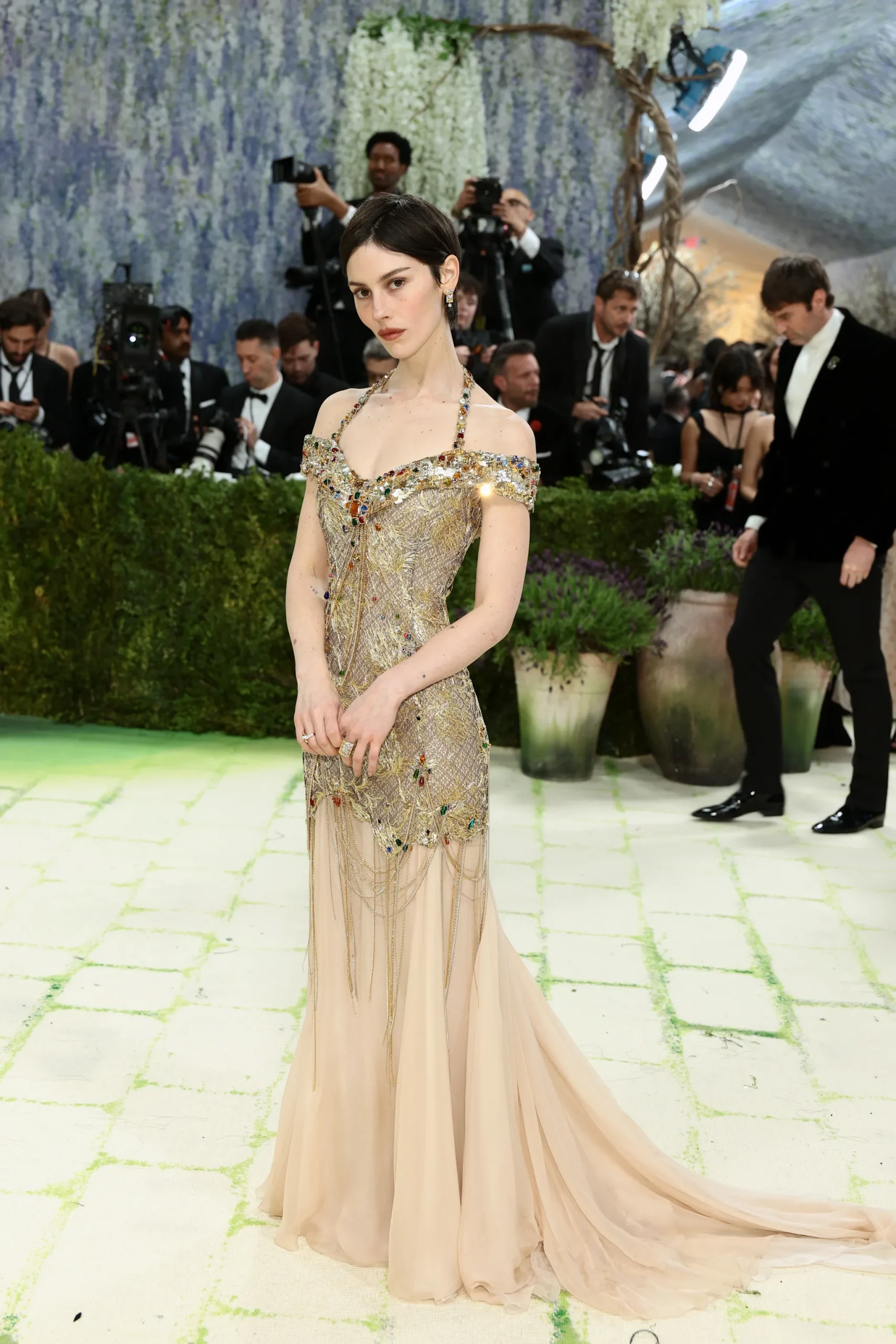 met gala 2026 handbags,met gala 2026 looks,met gala dress,met gala jennie,met gala chanel,met gala heated rivalry