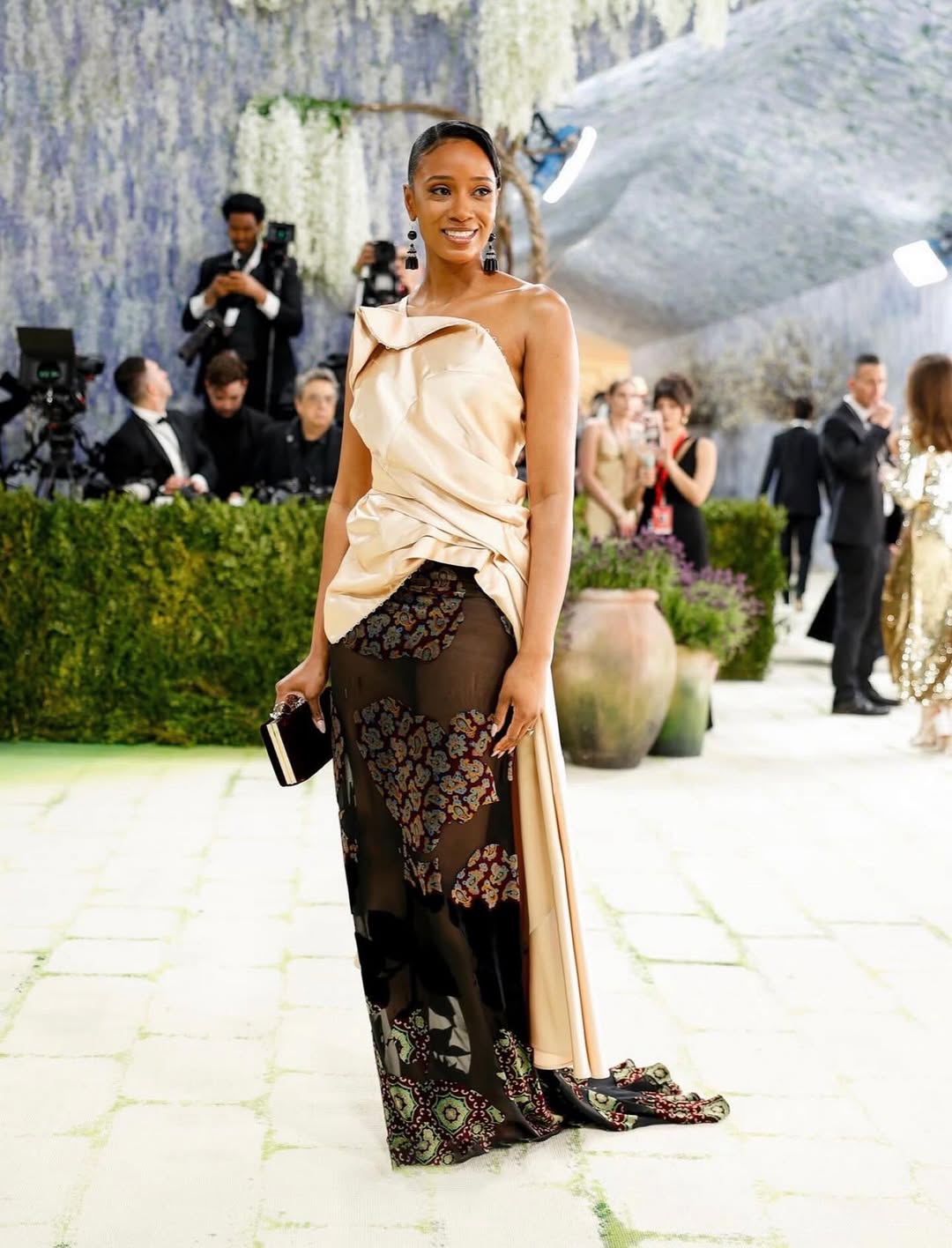 met gala 2026 handbags,met gala 2026 looks,met gala dress,met gala jennie,met gala chanel,met gala heated rivalry