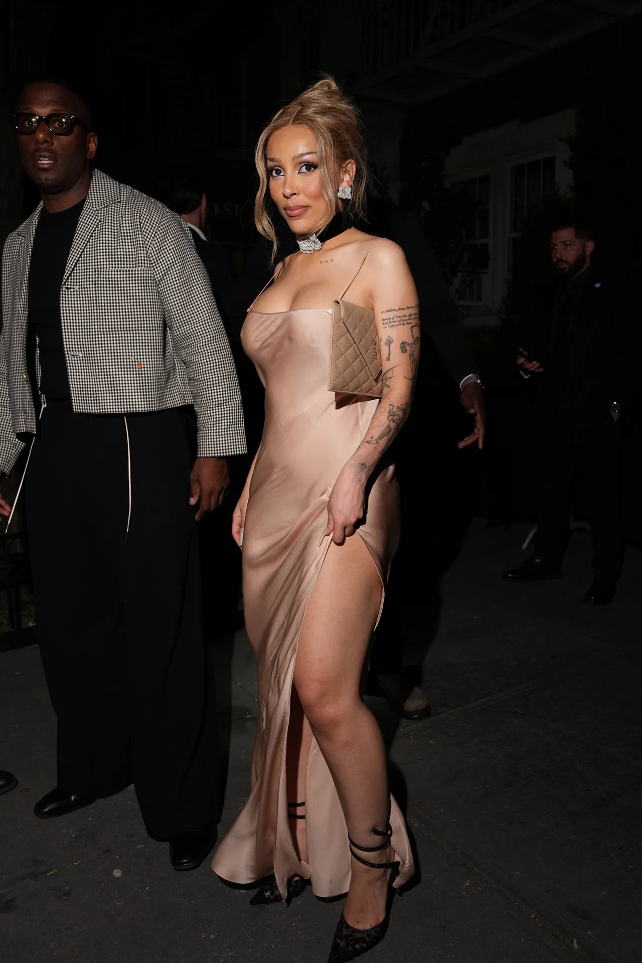 met gala 2026 handbags,met gala 2026 looks,met gala dress,met gala jennie,met gala chanel,met gala heated rivalry